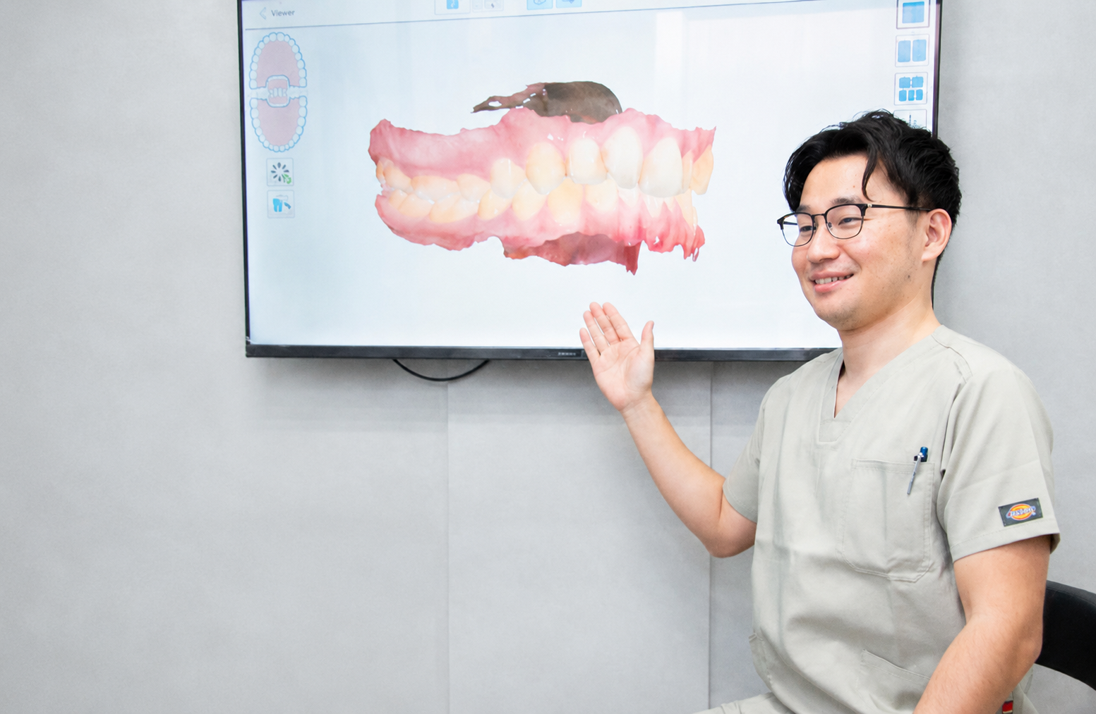 入れ歯治療から歯科医師としてのキャリアをスタートした院長